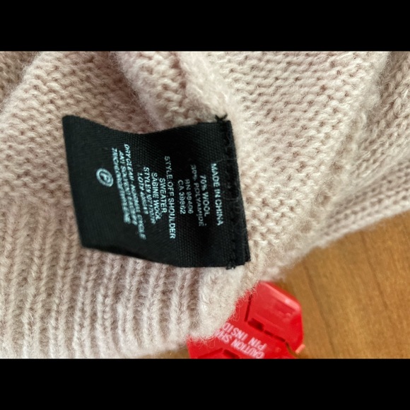 New Theory Sabine wool off shoulder sweater size M - Picture 6 of 7